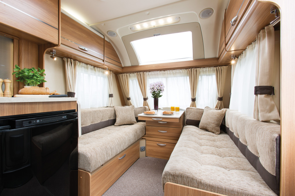 Cruzer 480 Front Lounge
